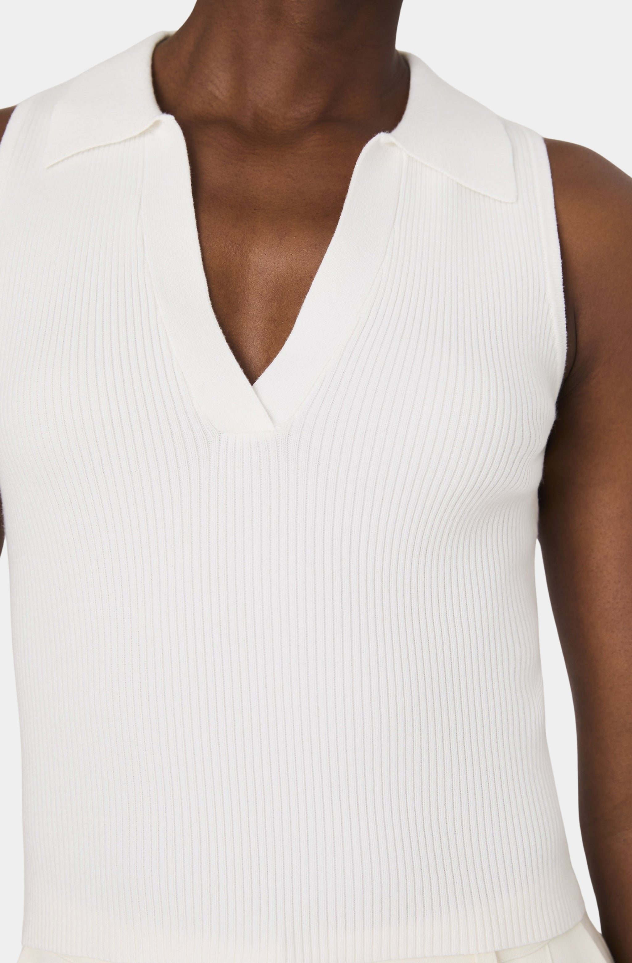 Mozza V Neck Sleeveless Sweater