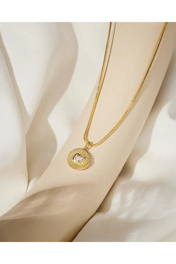 Le Signe Pendant Necklace