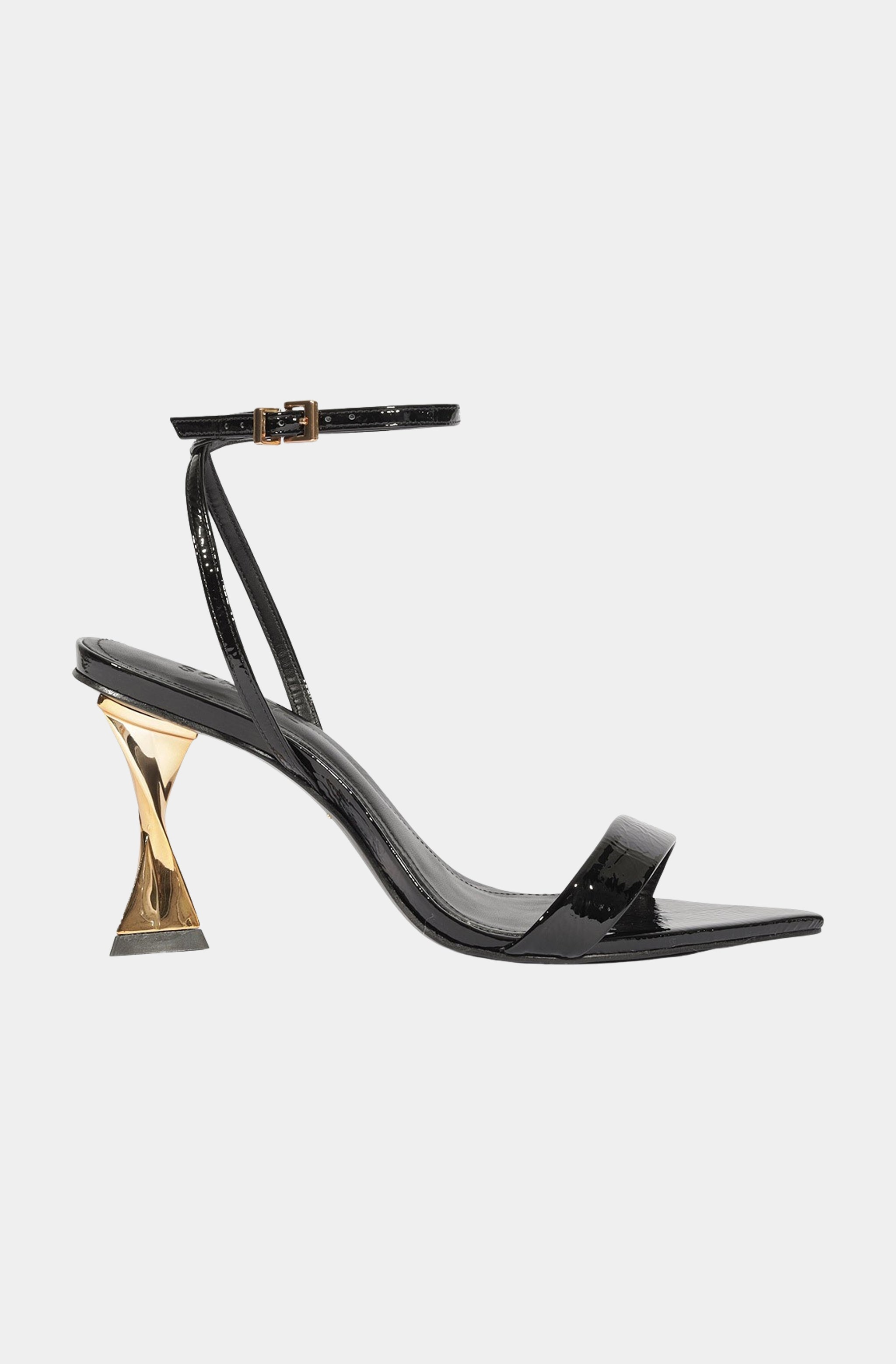 Elisha Sandal