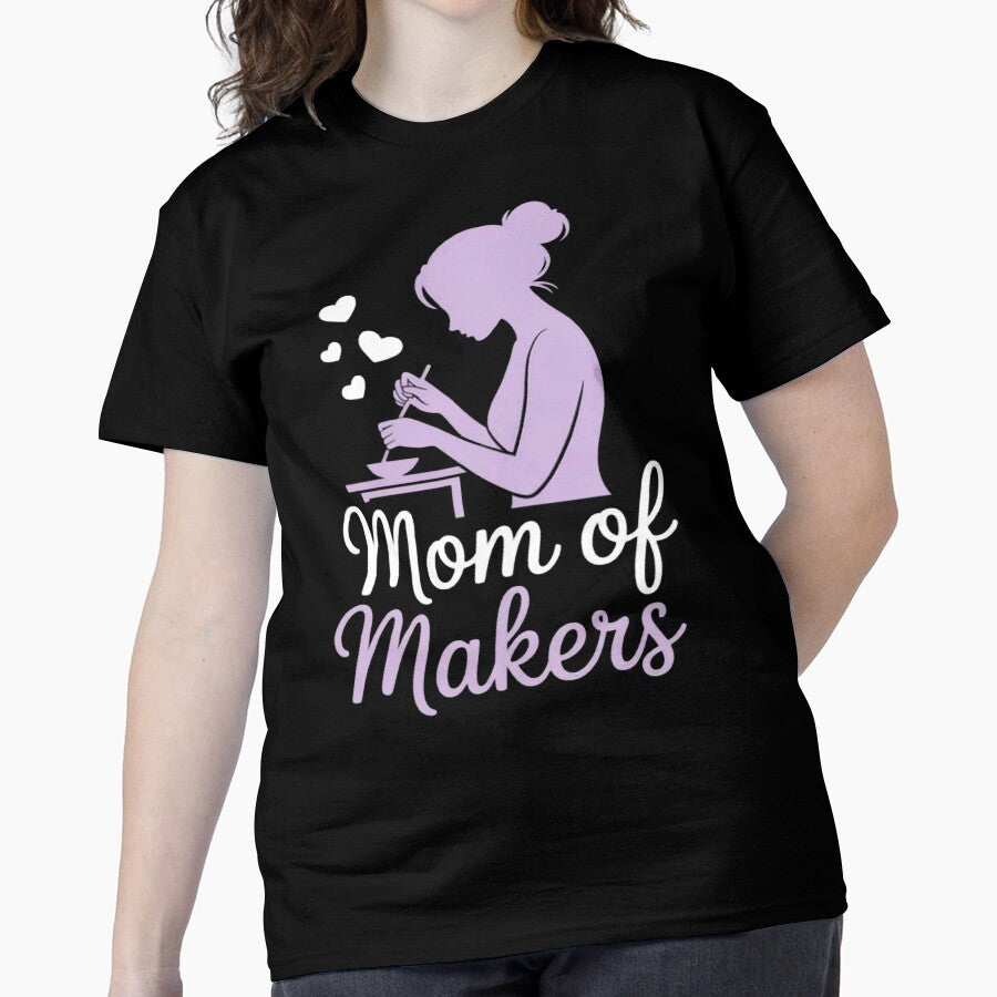 Mom of Makers DIY Crafting Enthusiast Gift Oversized T-Shirt Black